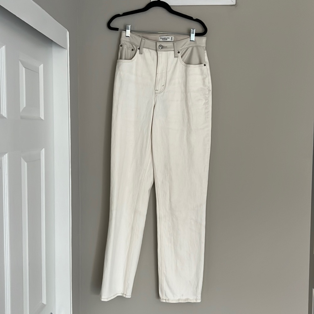White and tan Abercrombie white jean pants